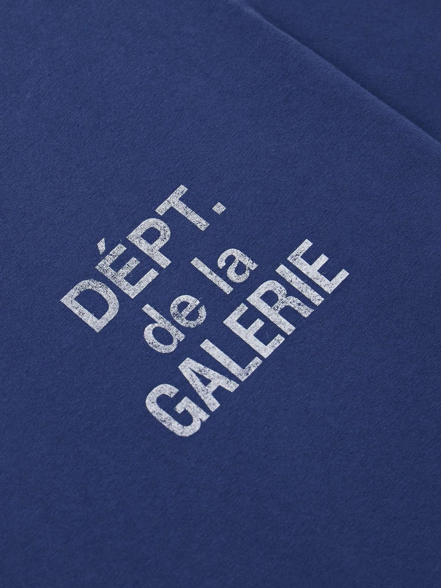 GALLERY DEPT. FRENCH TEE/NAVY New colors in stock Navy blue French LOGO short sleeves Washed blue S-XL Ready-made garments Asso special piece dyeing Rewashed water printing distressed treatment Cylindrical fabric without side seams Non-open version Original development Complete accessories/matching Details in place